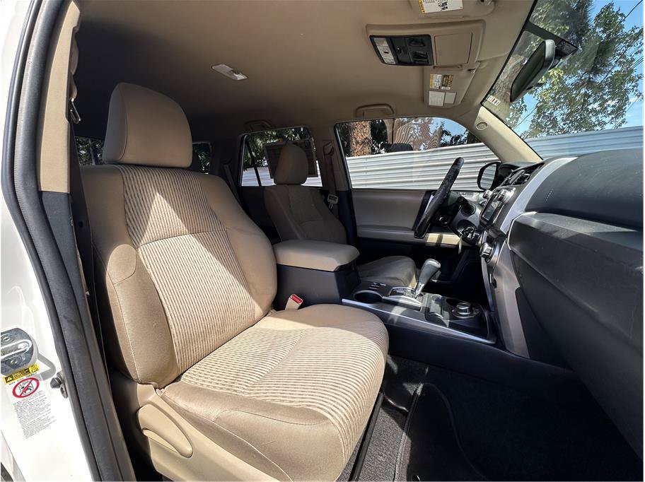 Used 2017 Toyota 4Runner SR5 AWD/4WD image 4
