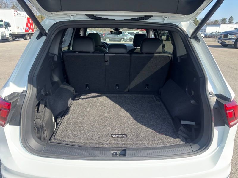Used 2023 Volkswagen Tiguan SEL R-Line image 35