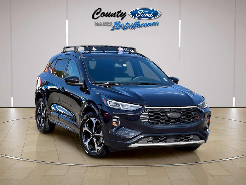 Used 2023 Ford Escape ST-Line Elite w/ Premium Technology Package AWD/4WD image 1