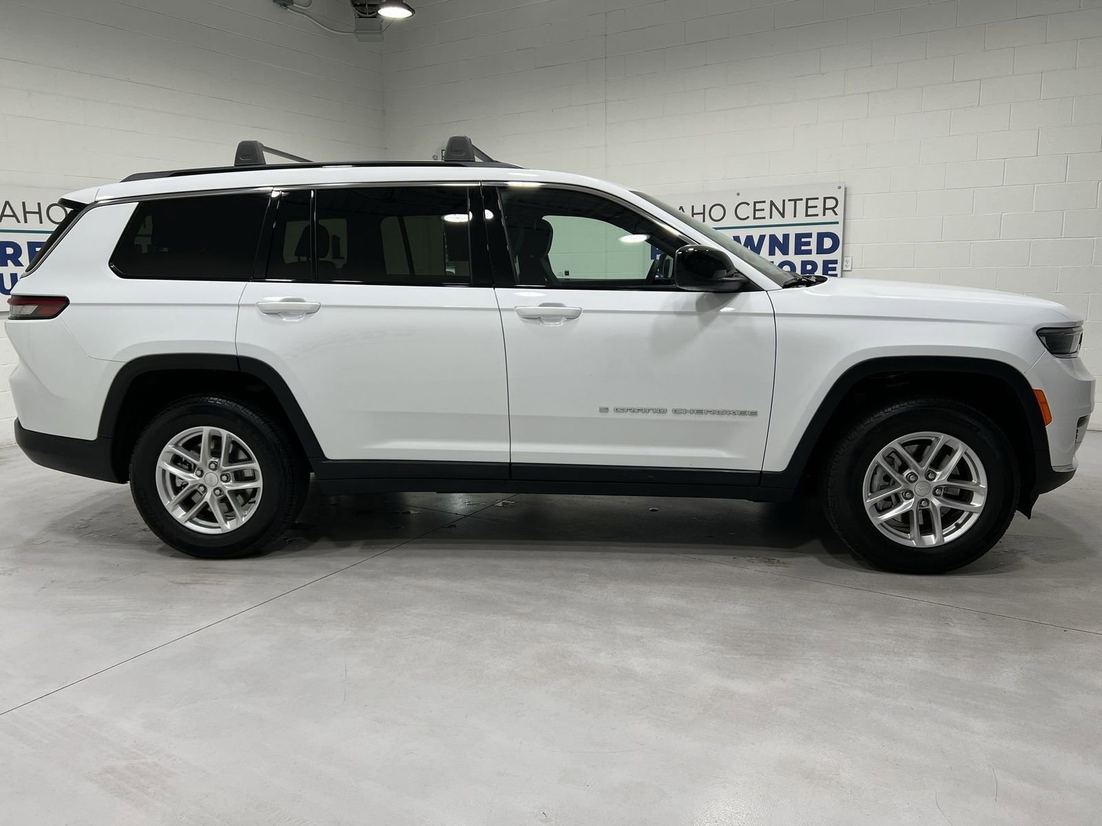 Used 2024 Jeep Grand Cherokee L Laredo w/ Luxury Tech Group I image 9