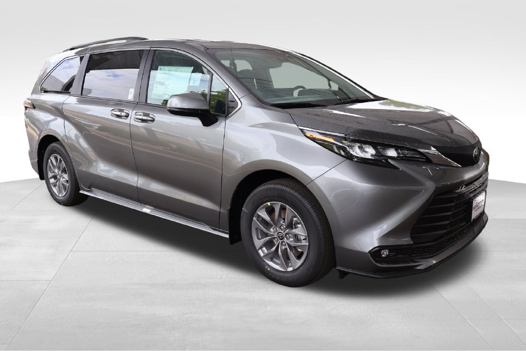New 2026 Toyota Sienna XLE AWD/4WD image 20