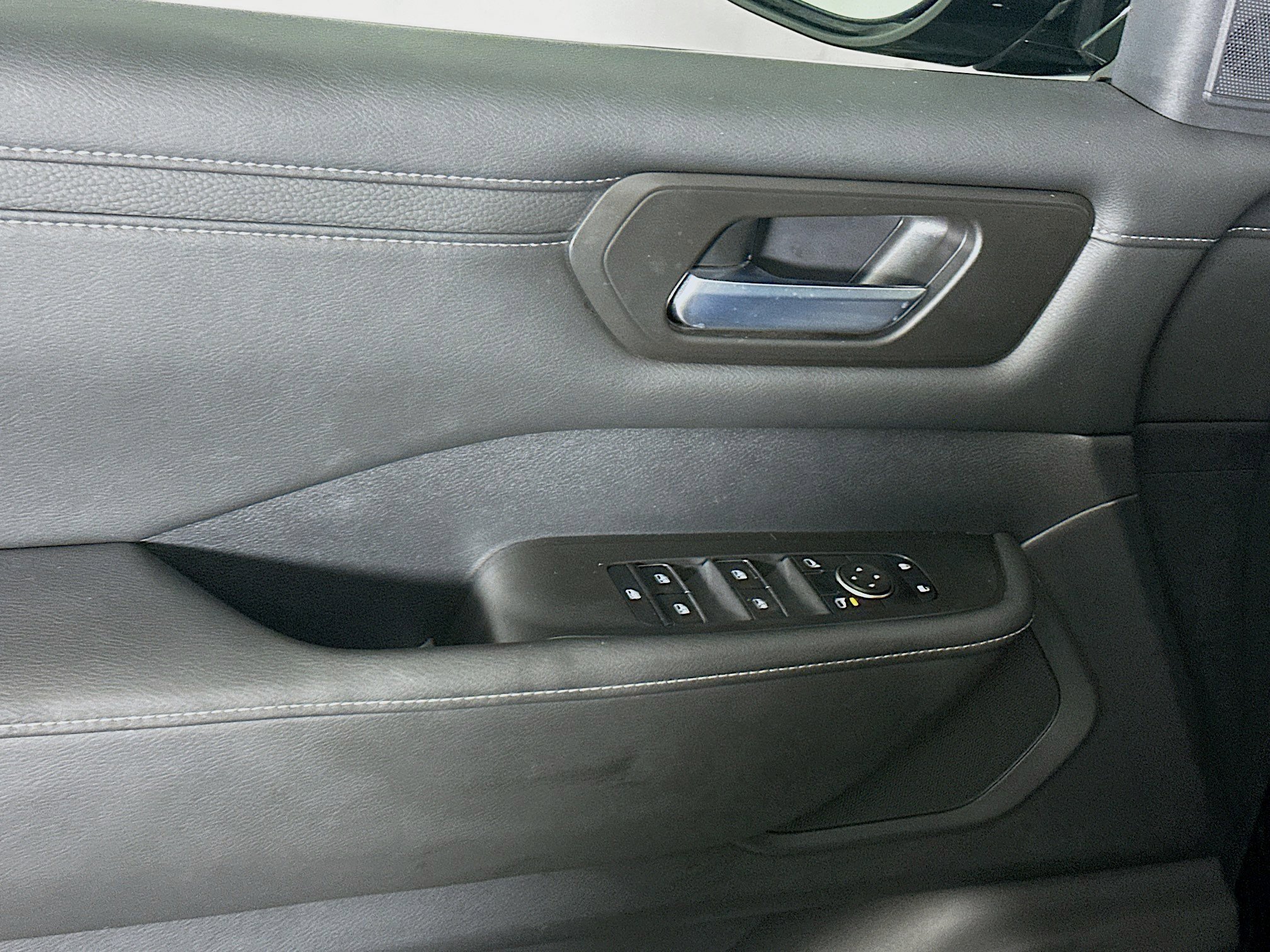 Used 2025 Nissan Armada SV image 15