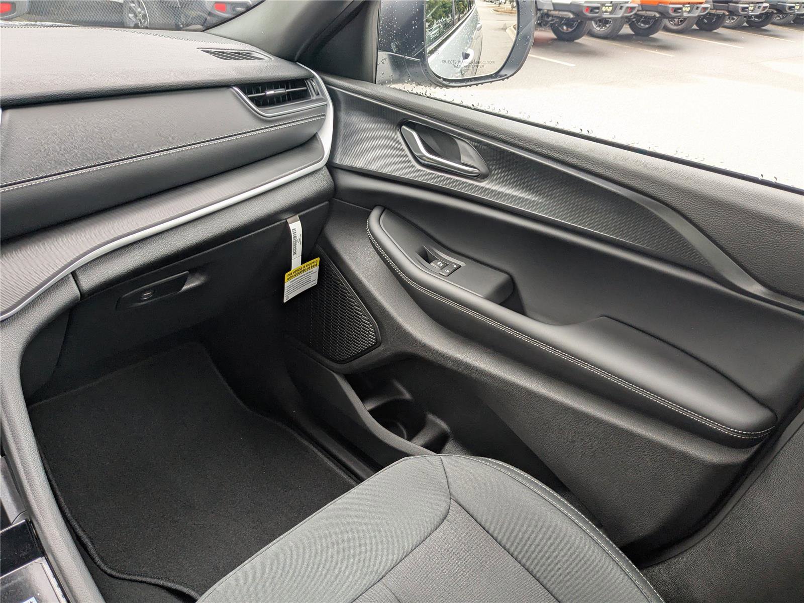 New 2025 Jeep Grand Cherokee L Laredo image 17