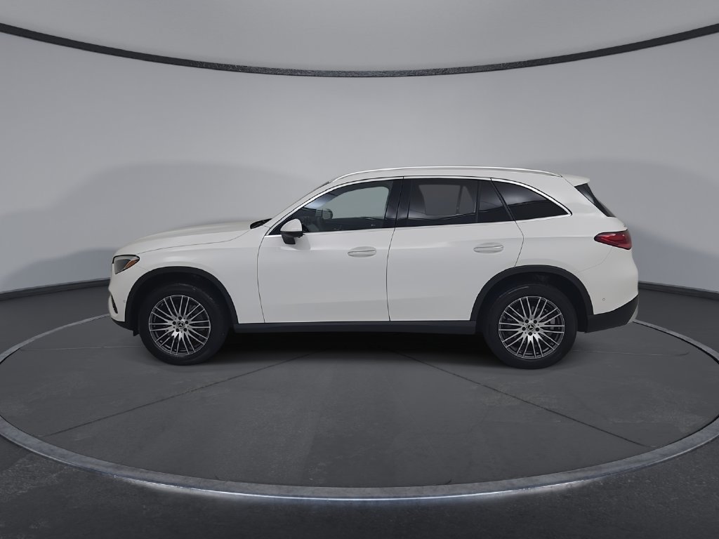 Used 2025 Mercedes-Benz GLC 300 4MATIC image 11