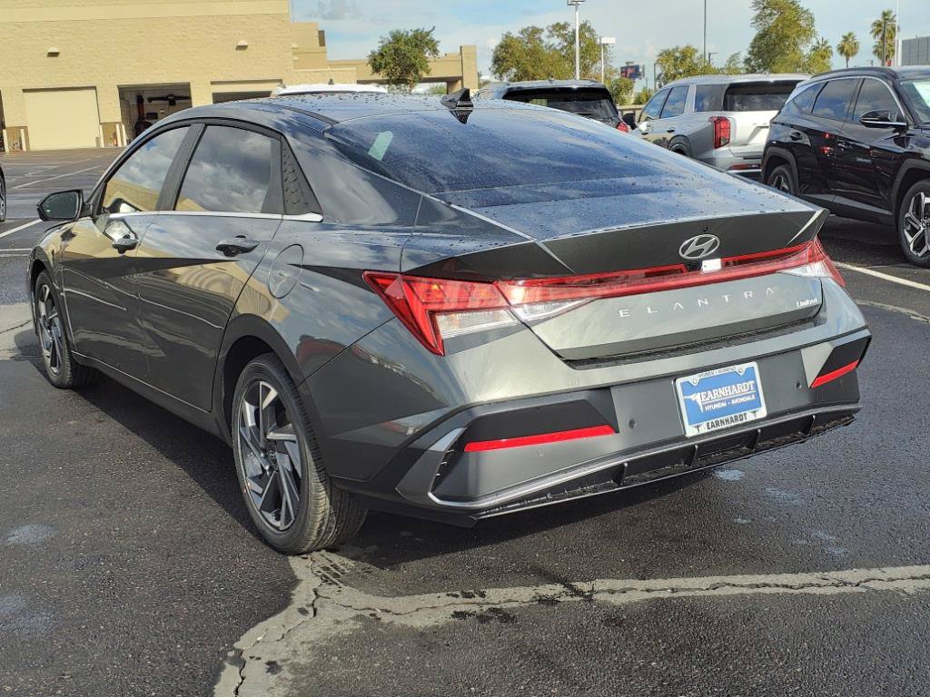 New 2025 Hyundai Elantra Limited FWD image 3