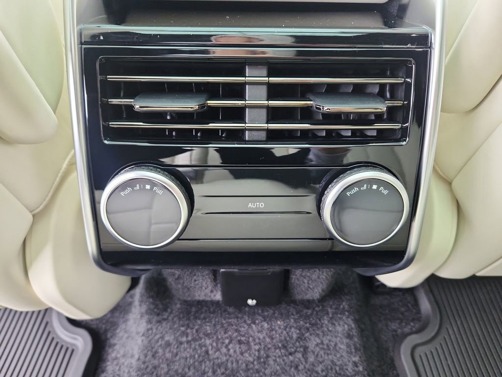 New 2026 Land Rover Range Rover Long Wheelbase SE image 25