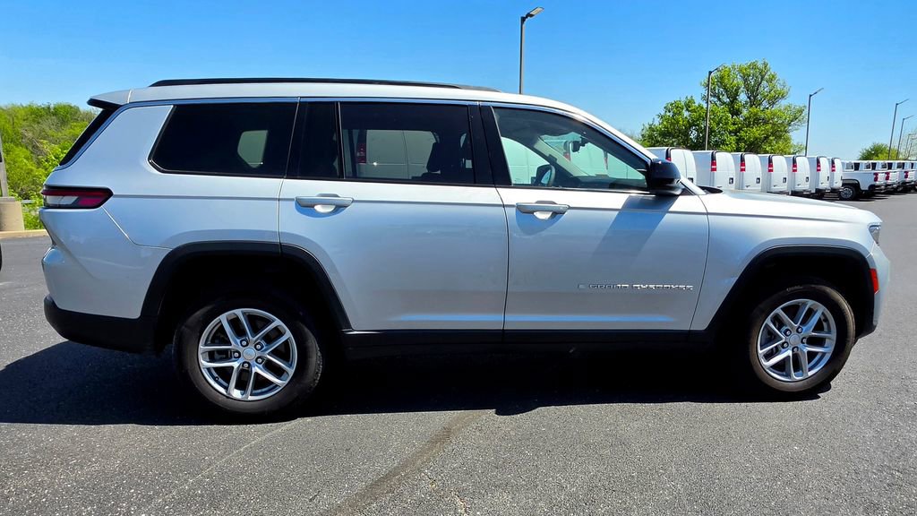 Used 2024 Jeep Grand Cherokee L Laredo AWD/4WD image 13