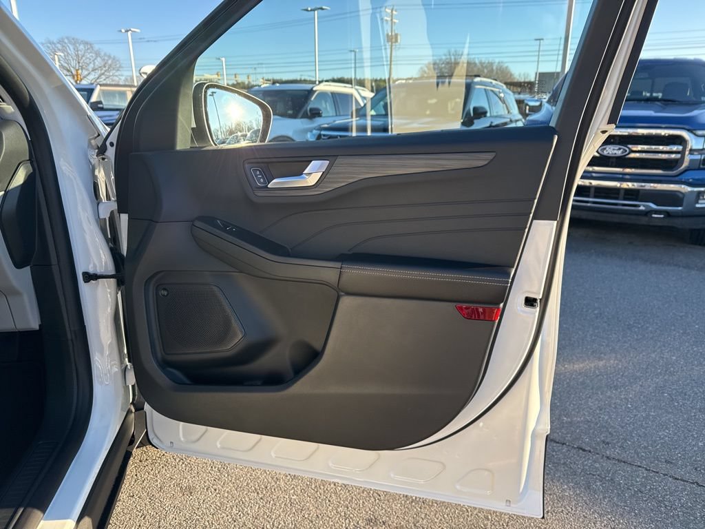 New 2025 Ford Escape SE w/ PHEV Premium Package FWD image 23