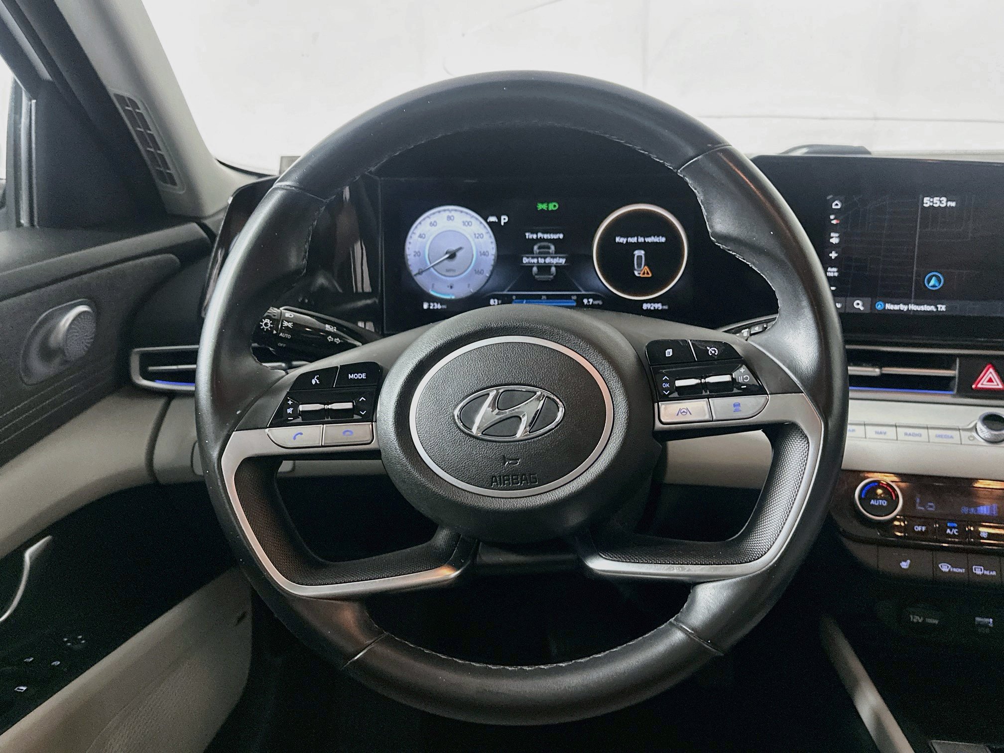Used 2022 Hyundai Elantra Limited FWD image 18