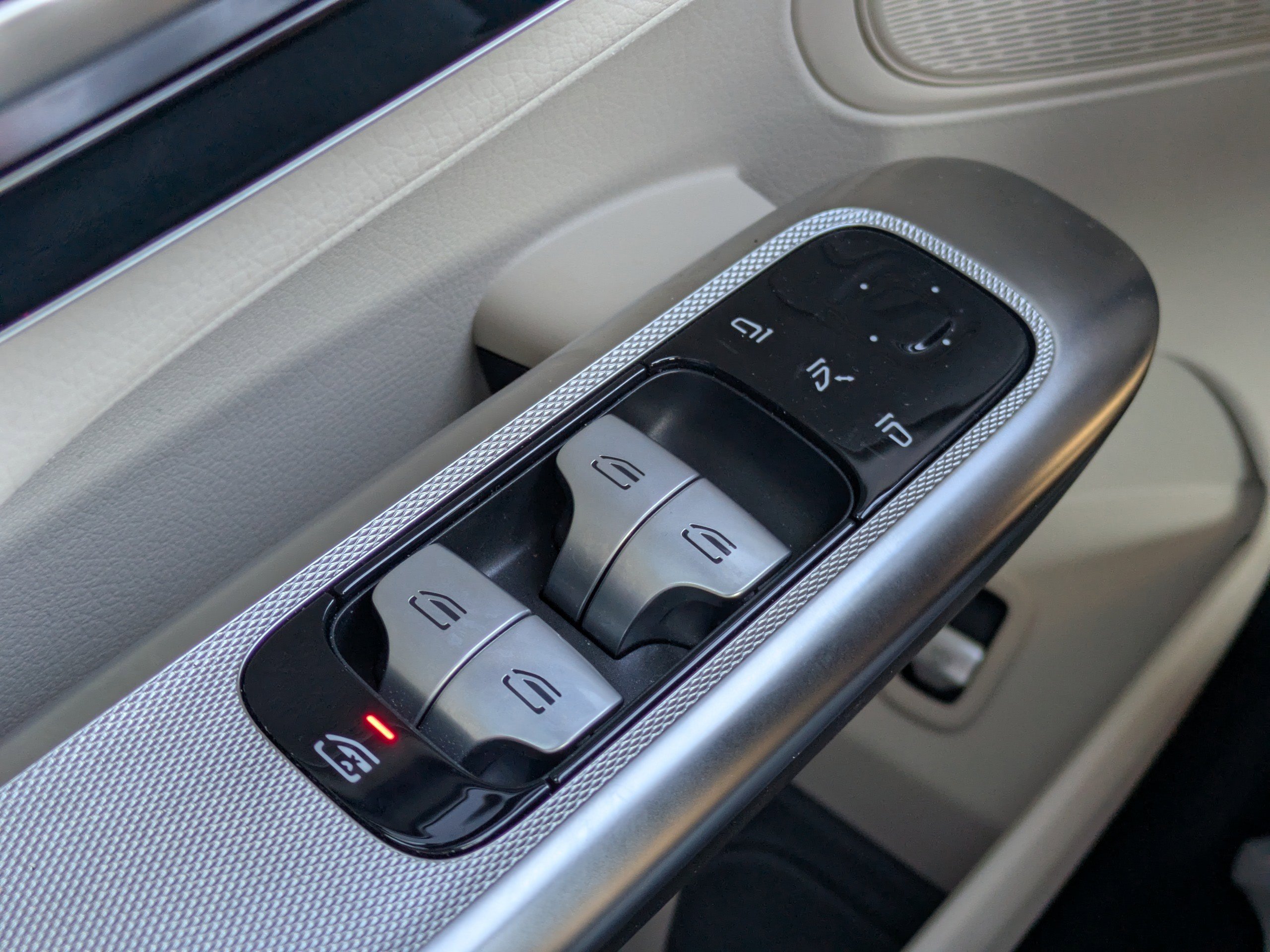 Certified 2024 Mercedes-Benz GLC 300 image 26