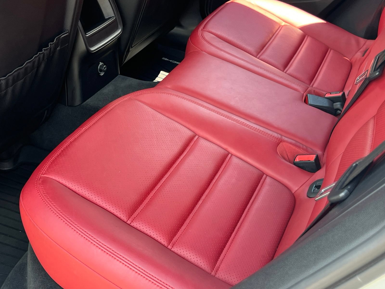 Certified 2015 Porsche Macan Turbo AWD/4WD image 20