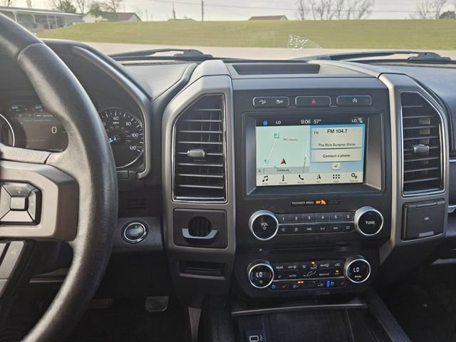 Used 2018 Ford Expedition XLT w/ Equipment Group 202A AWD/4WD image 17