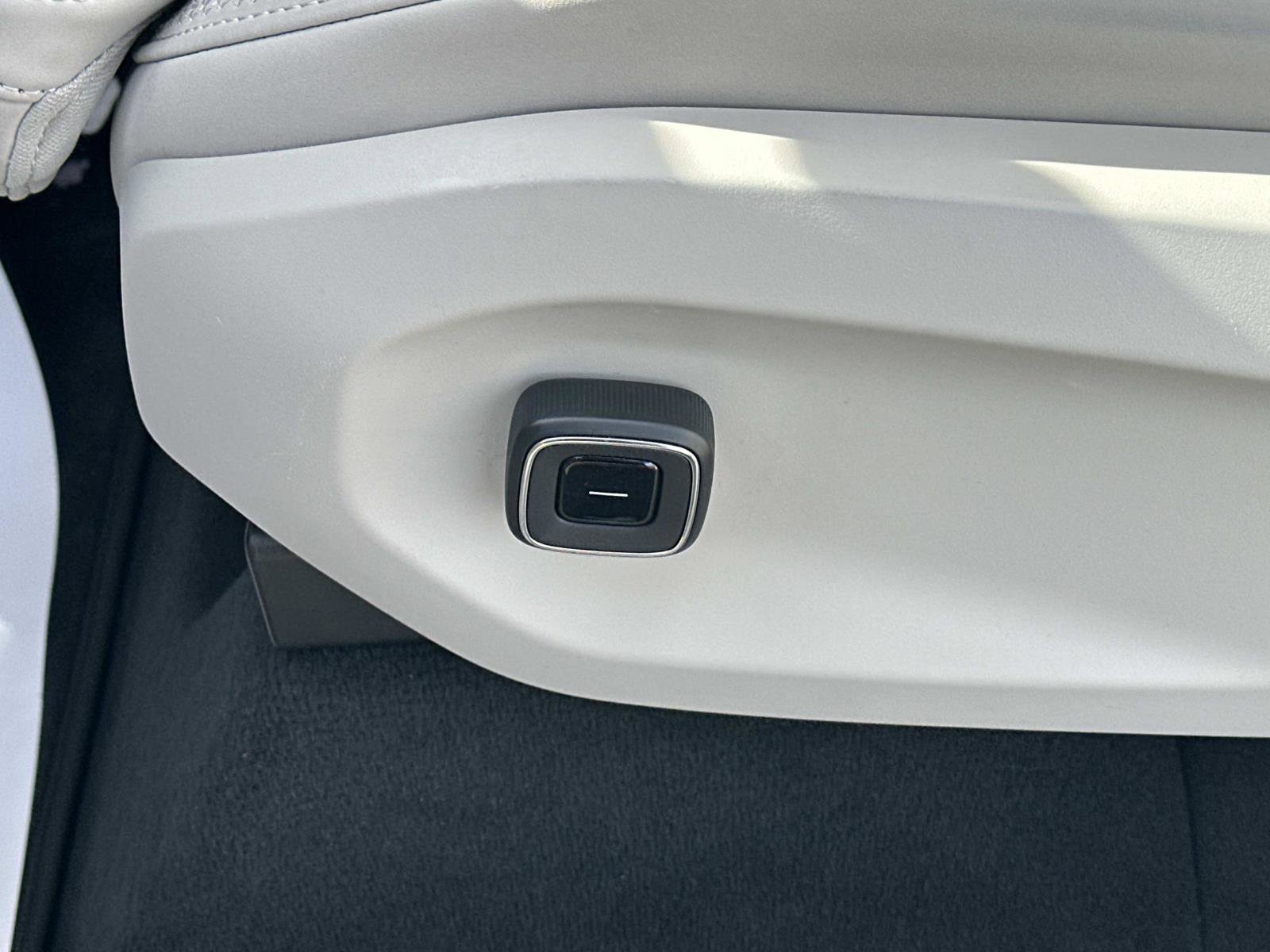 Certified 2025 Volvo EX90 Ultra image 18