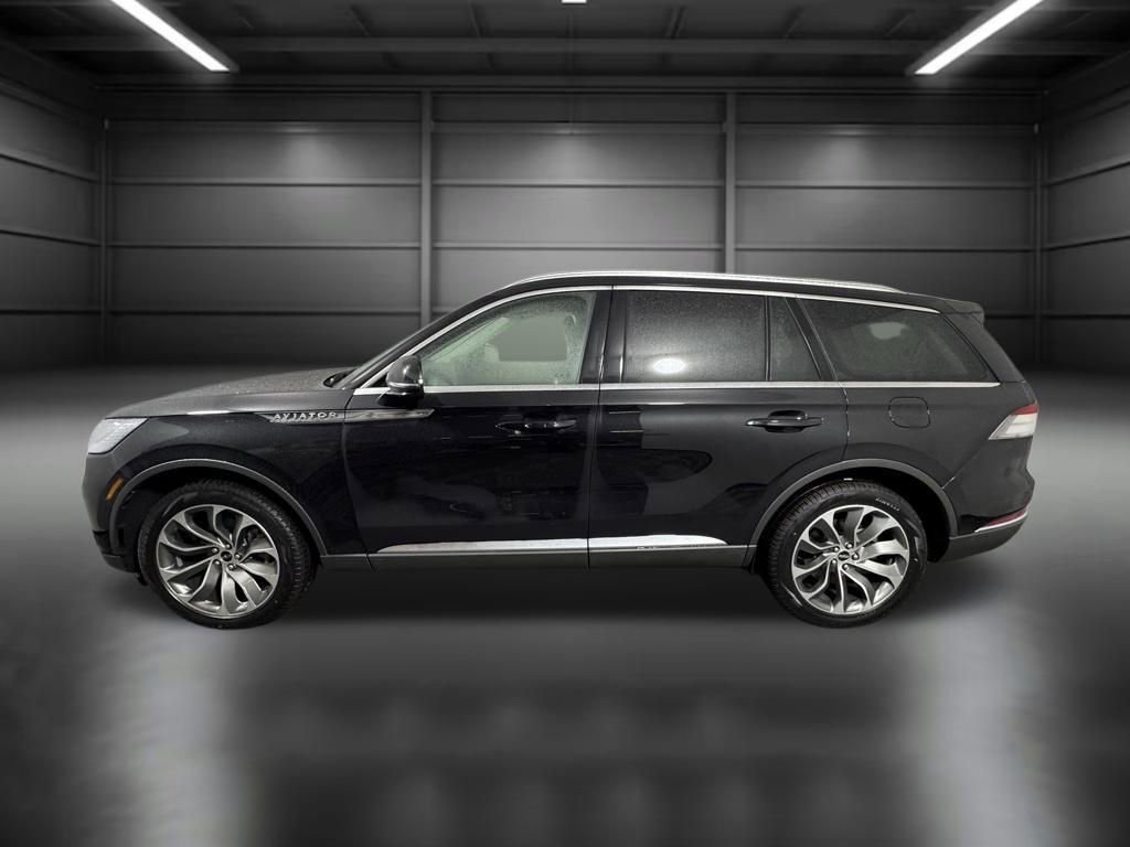 New 2026 Lincoln Aviator AWD image 3