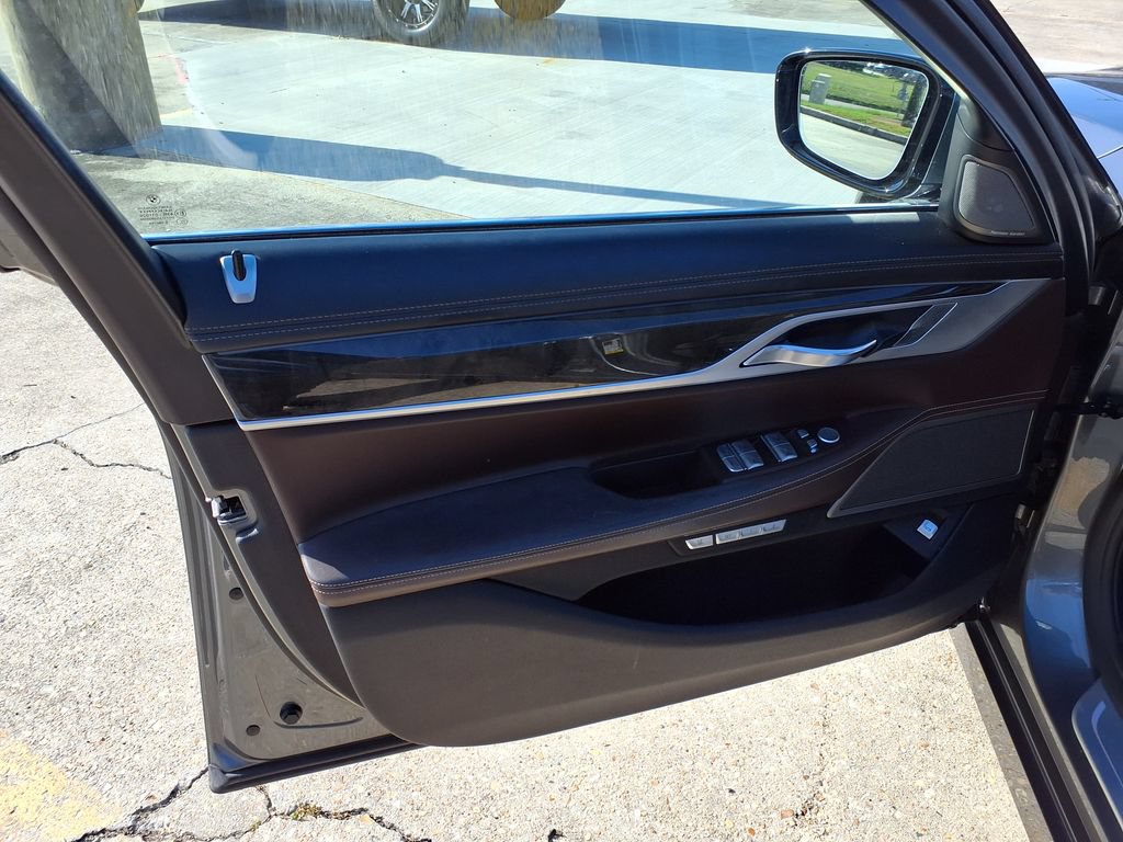 Used 2018 BMW 740i RWD image 19