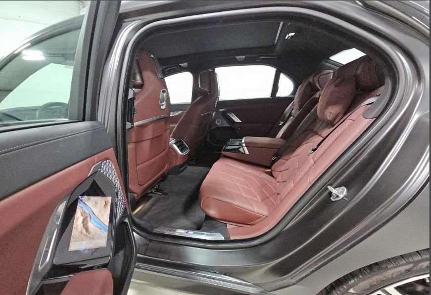 Used 2023 BMW 760i xDrive AWD/4WD image 6