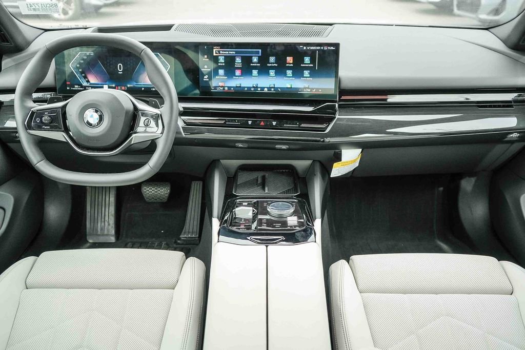 Used 2025 BMW 530i 530i w/ Premium Package image 13