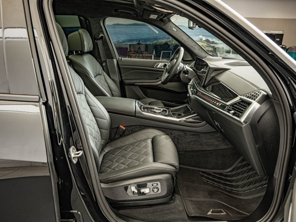 Used 2025 BMW X7 xDrive40i w/ M Sport Package AWD/4WD image 33