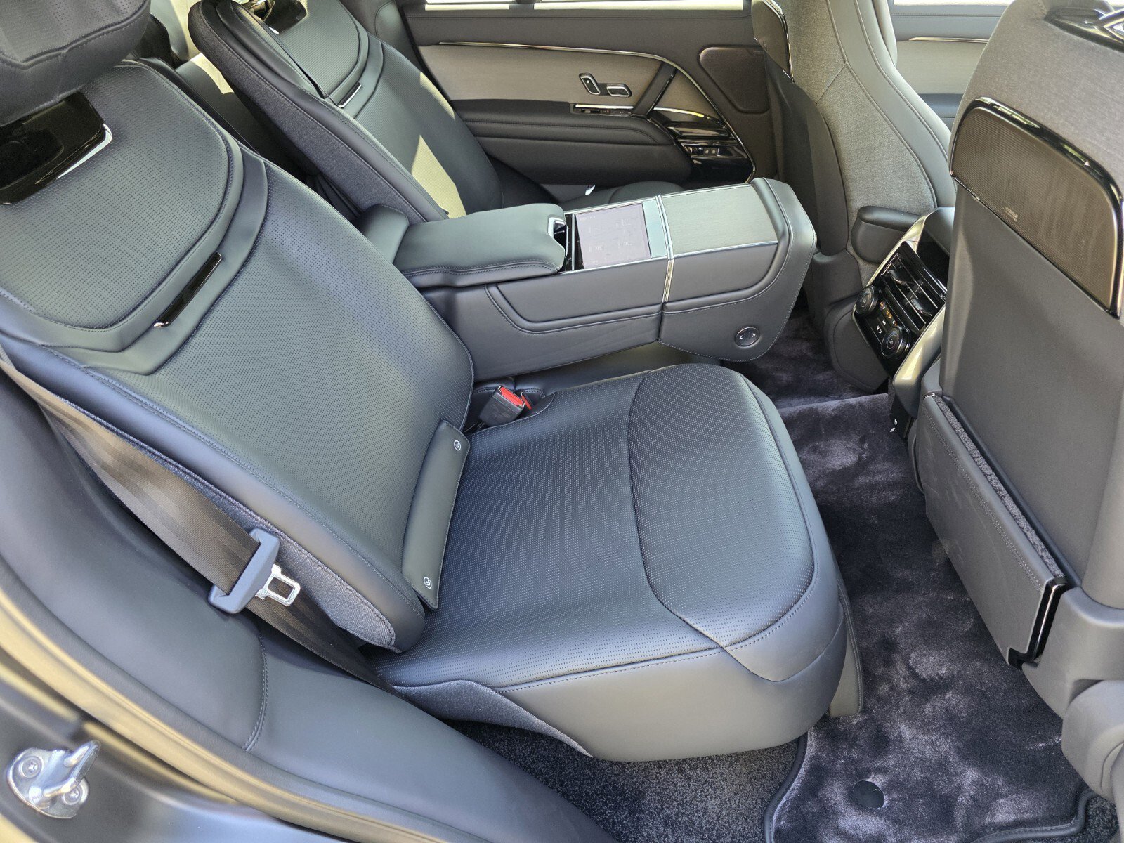 New 2026 Land Rover Range Rover SV AWD/4WD image 5