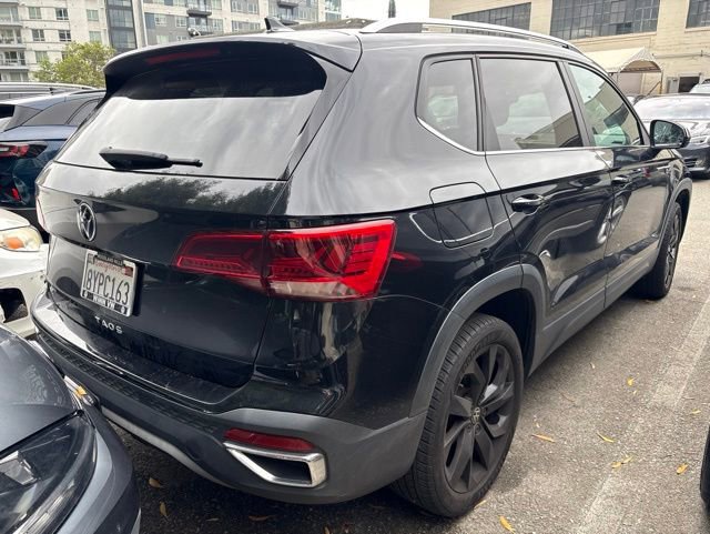 Certified 2022 Volkswagen Taos SE w/ Panoramic Sunroof Package FWD image 3