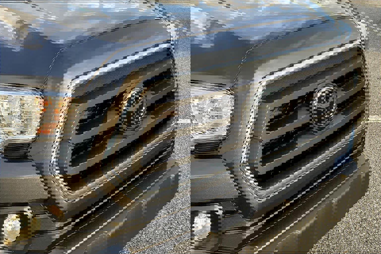 Used 2023 Toyota Tacoma SR5 w/ Technology Package image 29