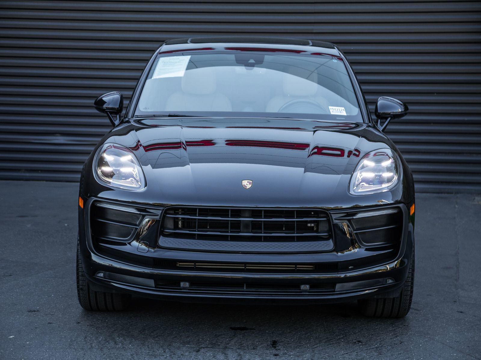 Certified 2022 Porsche Macan image 7