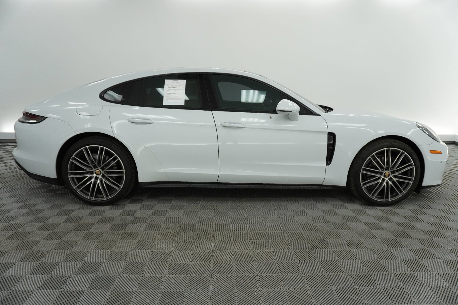 Used 2022 Porsche Panamera 4 w/ Premium Package image 8