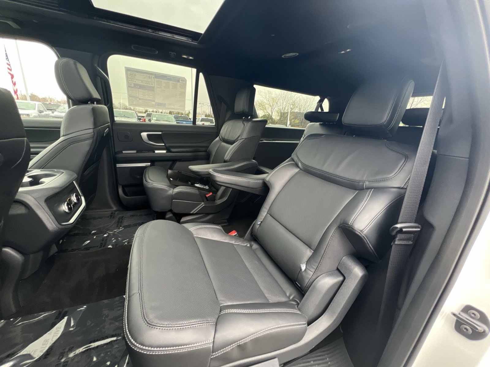 New 2025 Ford Expedition Max Platinum w/ Stealth Performance Package image 25