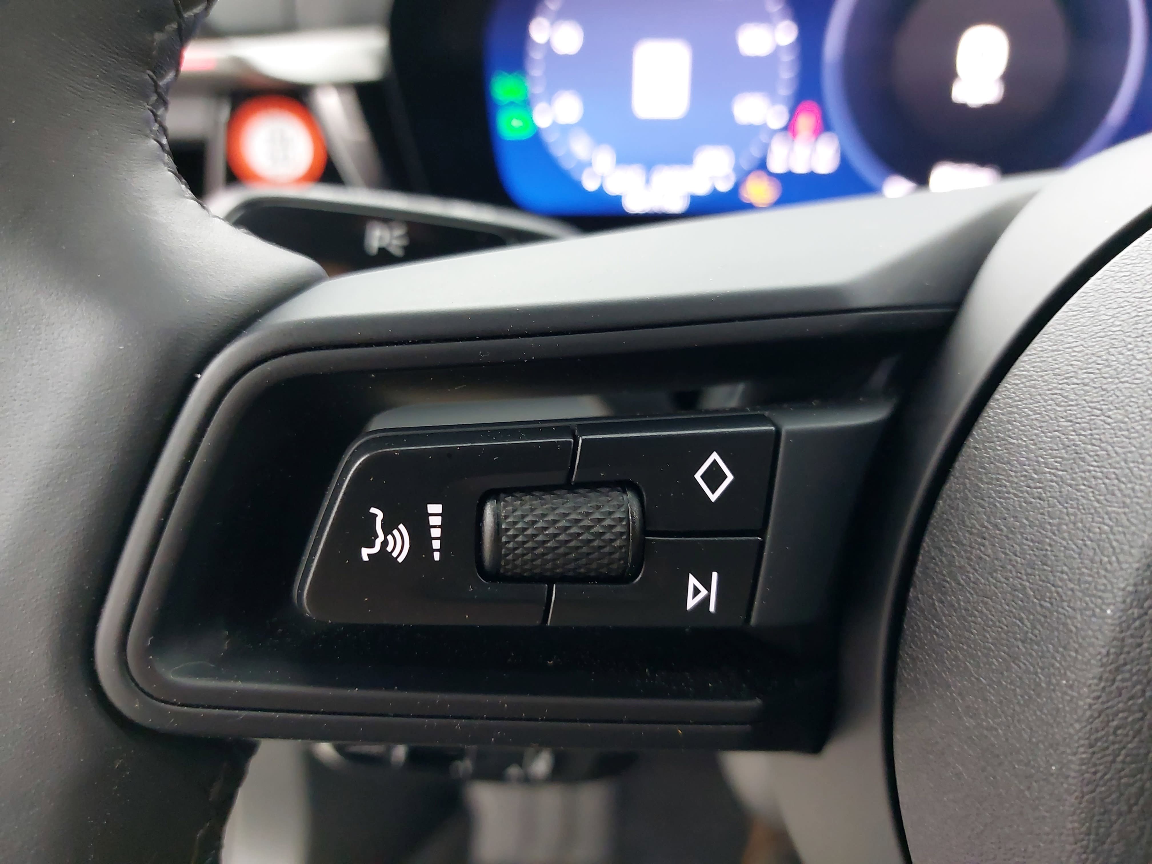 Certified 2025 Porsche Macan Electric RWD image 19