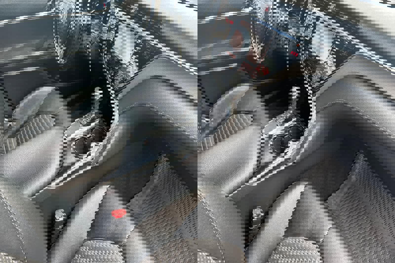 Used 2019 Toyota Camry SE w/ Carpet Mat Package image 15