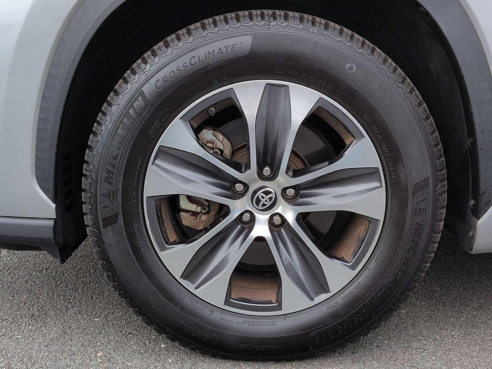 Used 2021 Toyota Highlander XLE FWD image 14