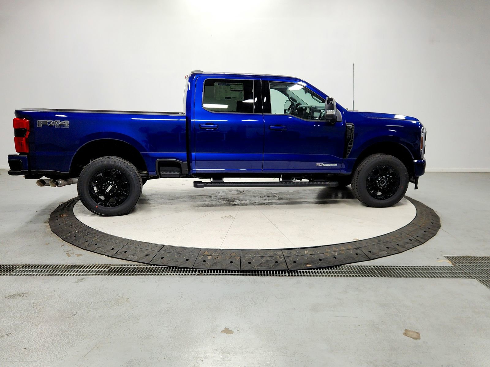 New 2026 Ford F250 Lariat w/ Black Appearance Package image 8