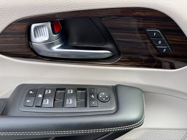 Used 2023 Chrysler Pacifica Limited FWD image 39