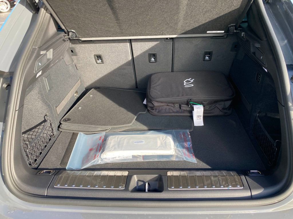 Used 2025 Porsche Macan 4S Electric image 28