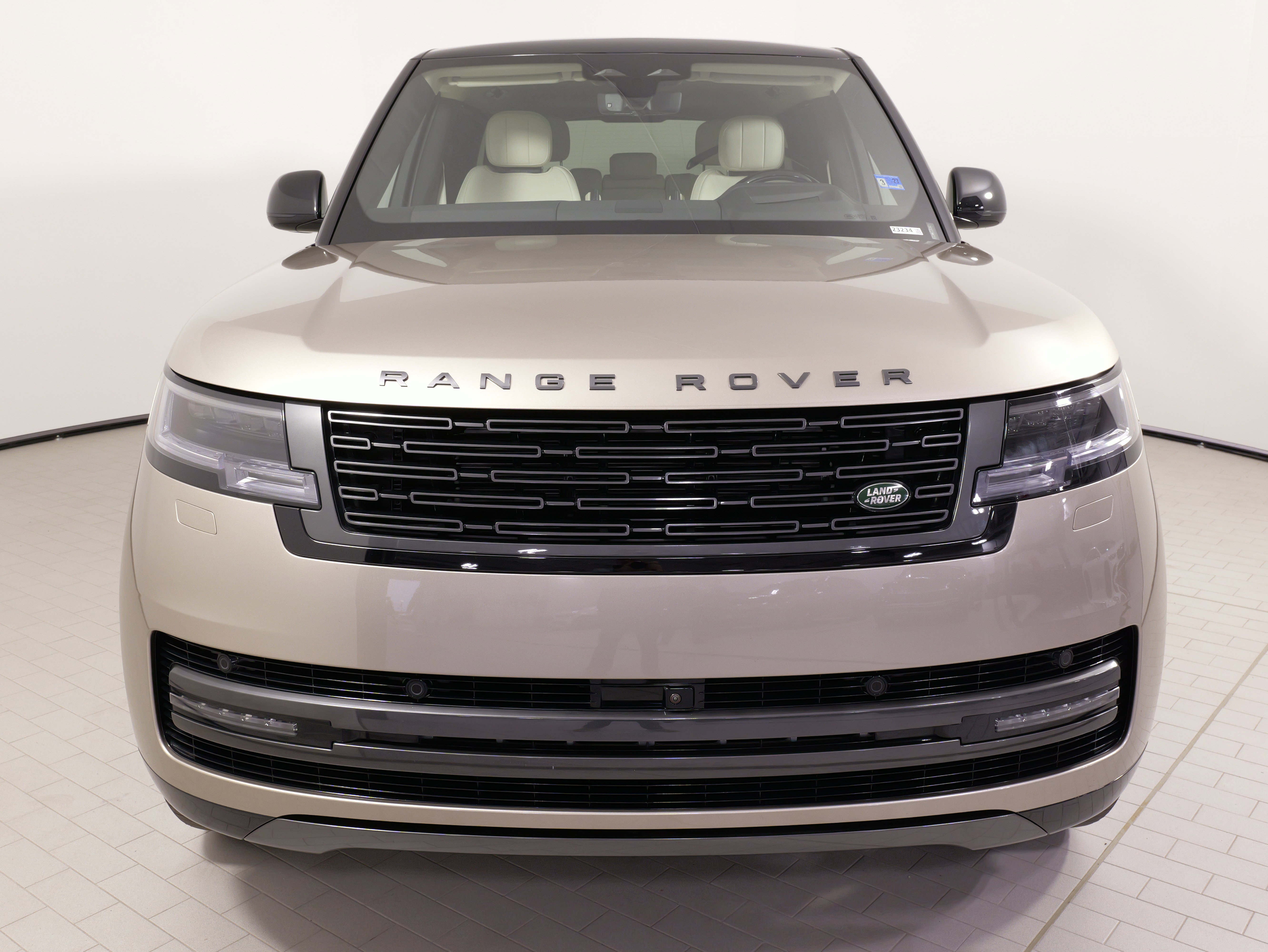 Used 2025 Land Rover Range Rover Long Wheelbase SE image 5