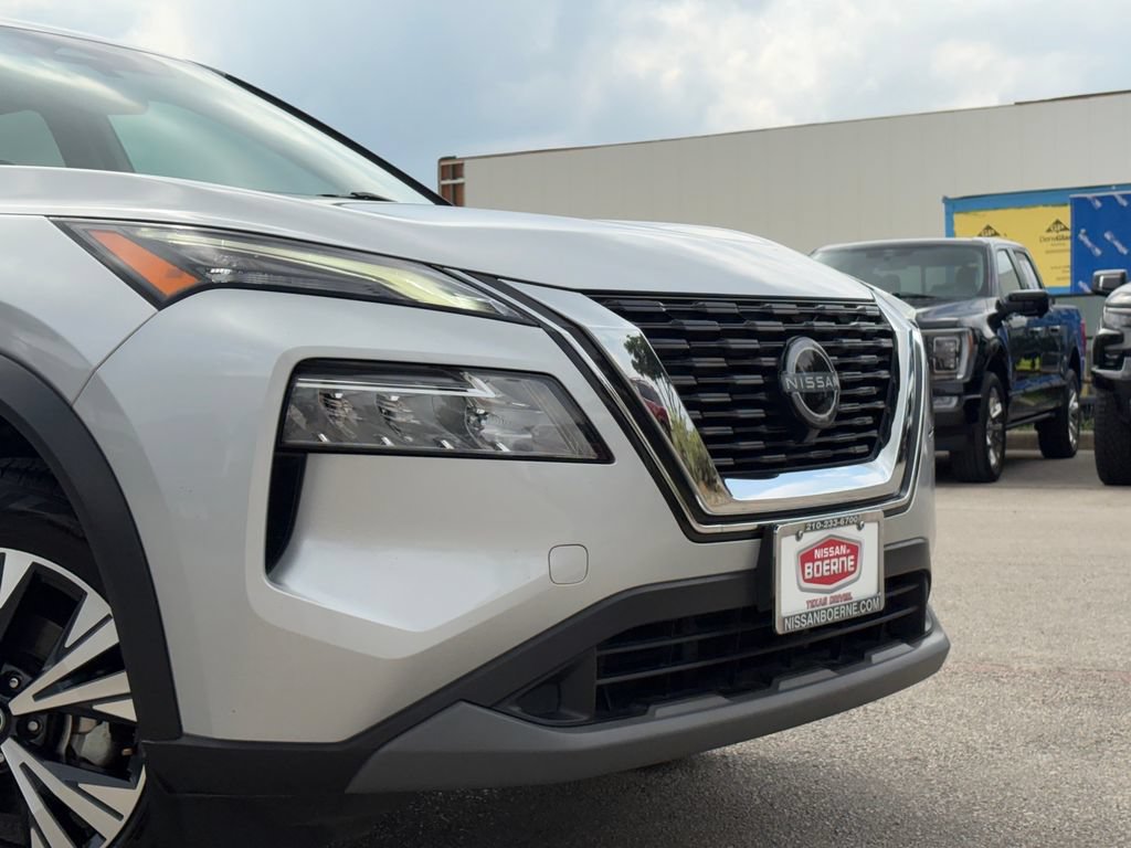 Used 2022 Nissan Rogue SV FWD image 3