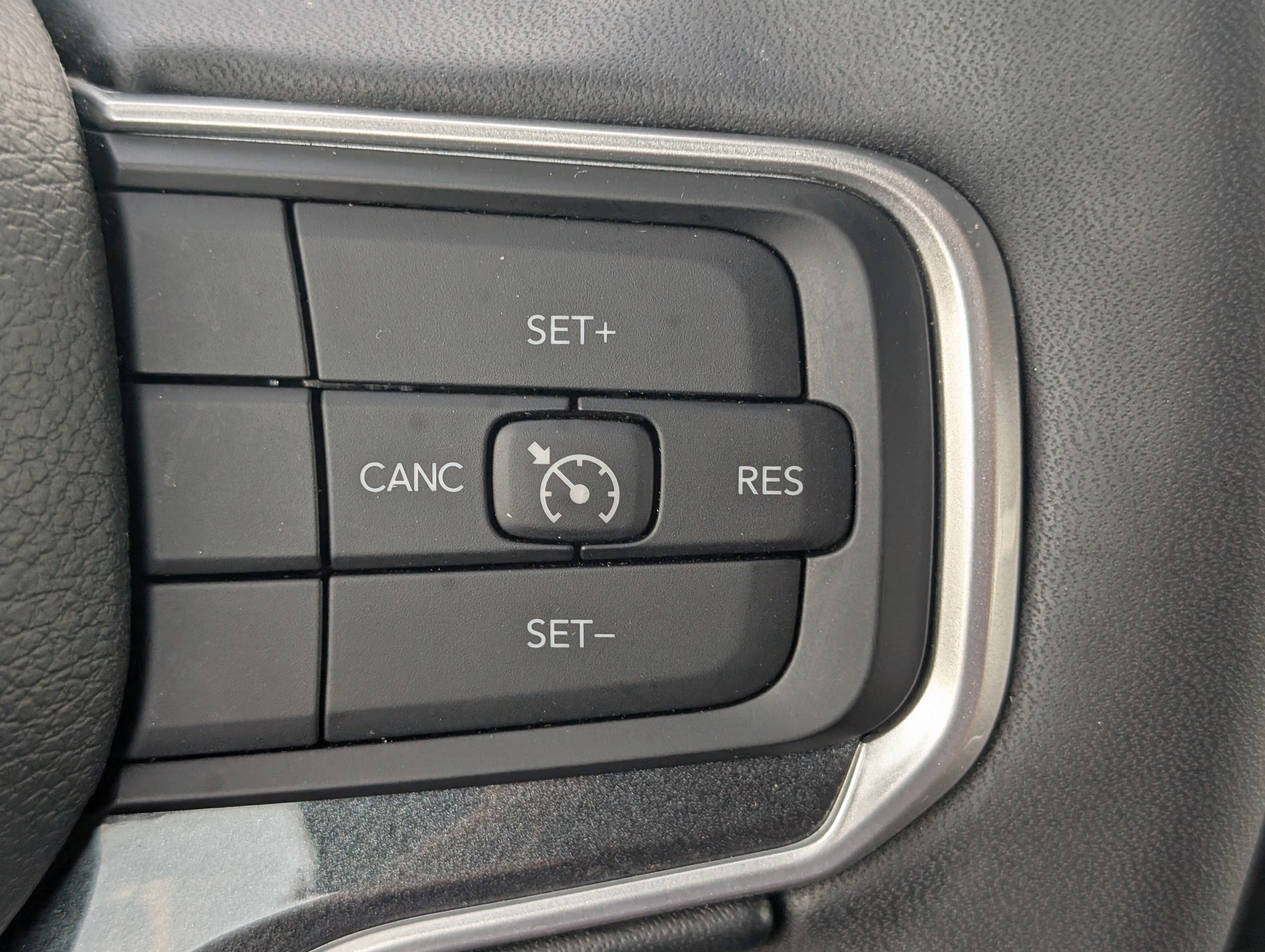 Used 2024 Jeep Wagoneer L 4WD w/ Premium Group I image 18