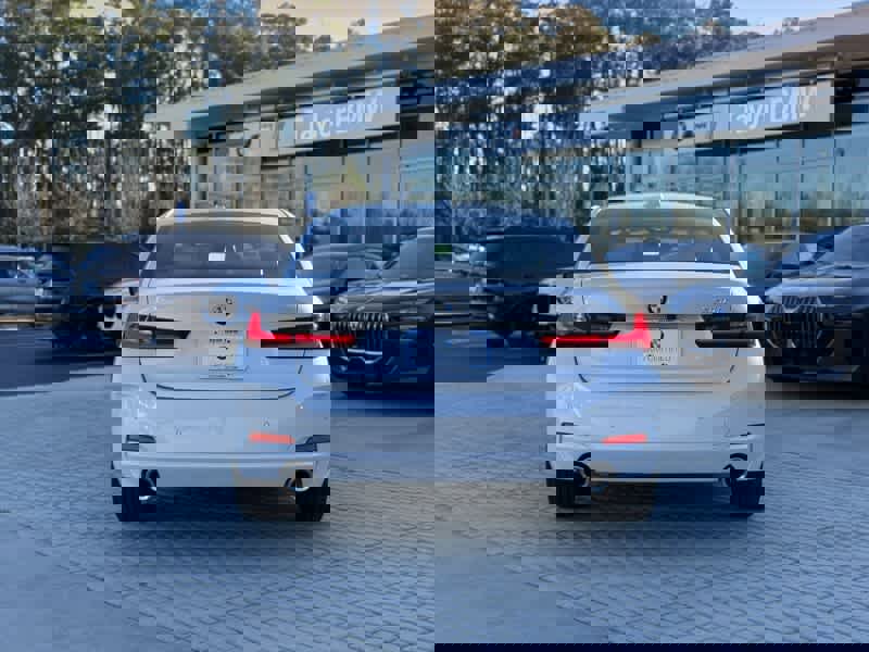 Certified 2025 BMW 330i Sedan w/ Premium Package image 5