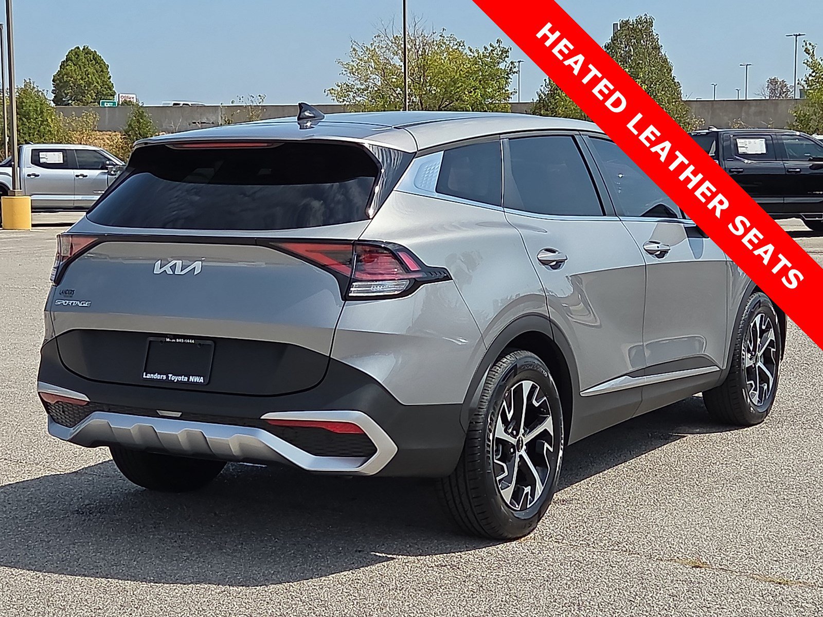 Used 2024 Kia Sportage EX FWD image 5