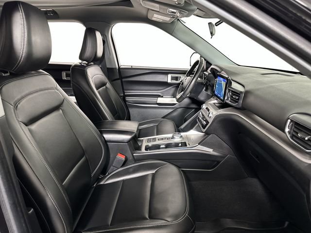 Used 2022 Ford Explorer XLT w/ Equipment Group 202A image 29