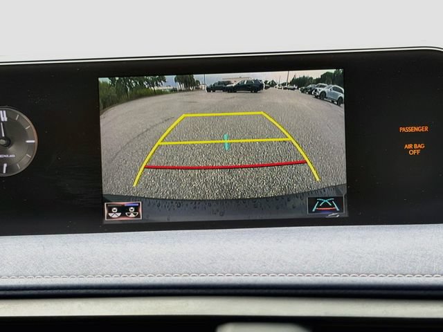 Used 2019 Lexus UX 200 w/ Premium Package FWD image 32