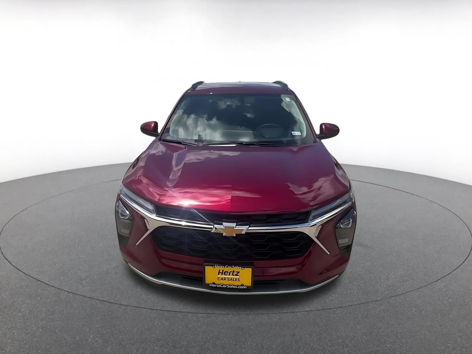 Used 2025 Chevrolet Trax LT FWD image 4