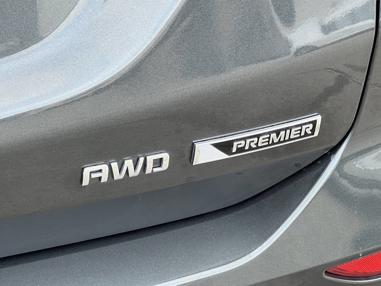 Used 2018 Chevrolet Equinox Premier image 13