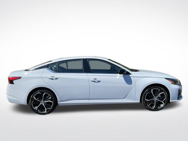 Used 2025 Nissan Altima 2.5 SR FWD image 7