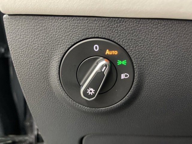 New 2026 Volkswagen Taos SE image 18