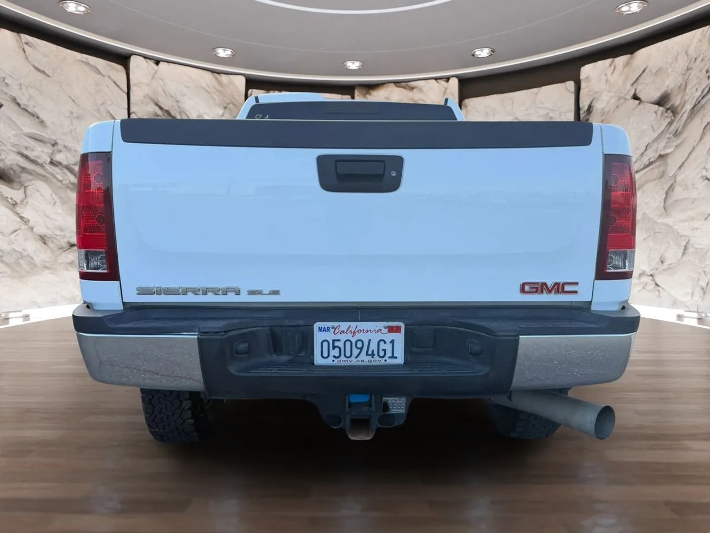 Used 2011 GMC Sierra 2500 SLE w/ SLE Preferred Package AWD/4WD image 7