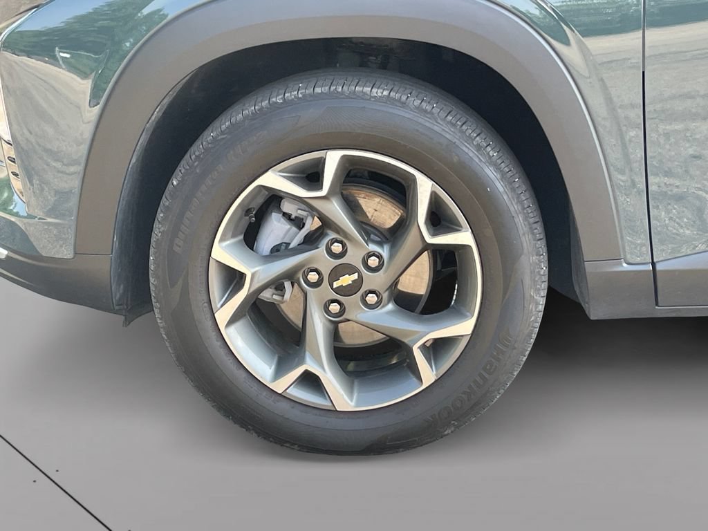 Used 2025 Chevrolet Trax LT FWD image 9