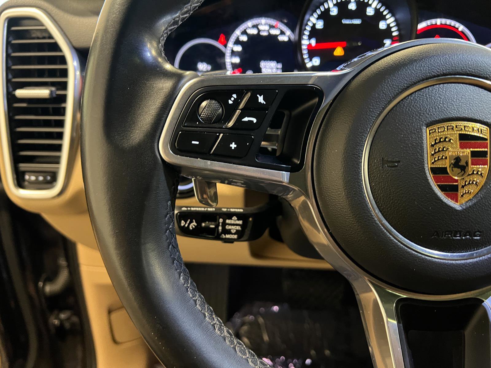 Used 2023 Porsche Cayenne Platinum Edition AWD/4WD image 13