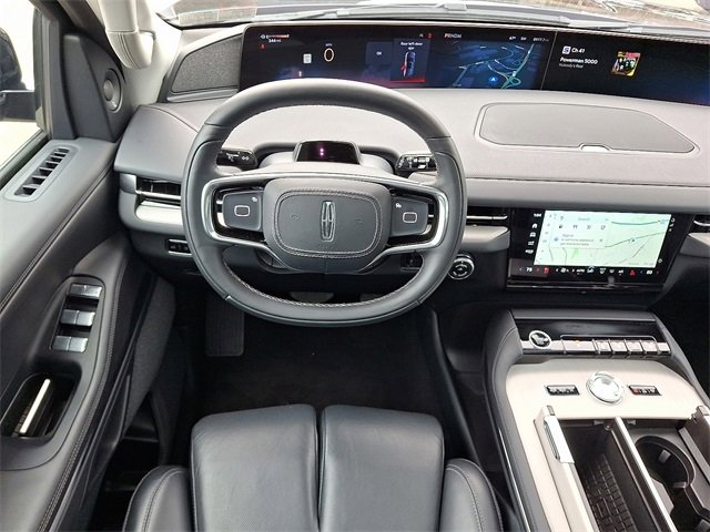 Used 2025 Lincoln Navigator Reserve image 11