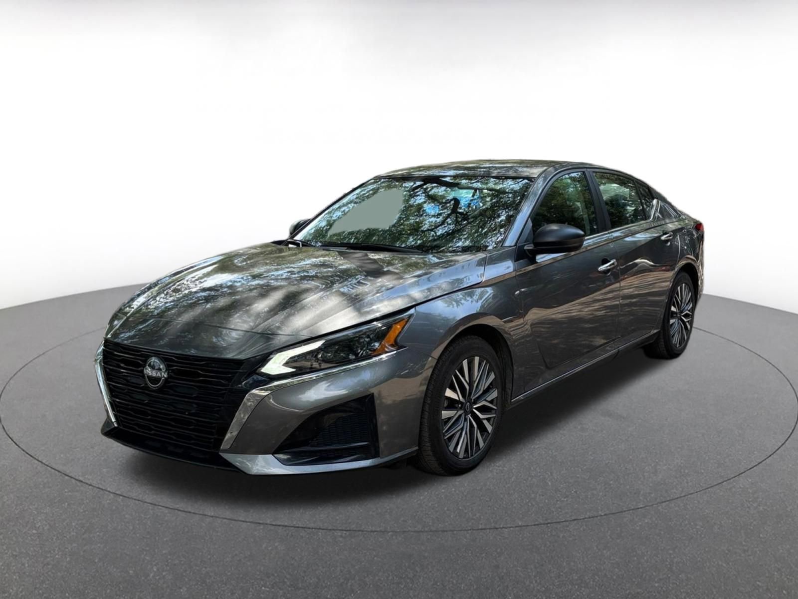 Used 2025 Nissan Altima 2.5 SV FWD image 3